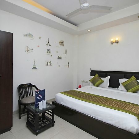 Oyo 9030 Hotel Delhi Airport Plaza Нью-Дели Экстерьер фото