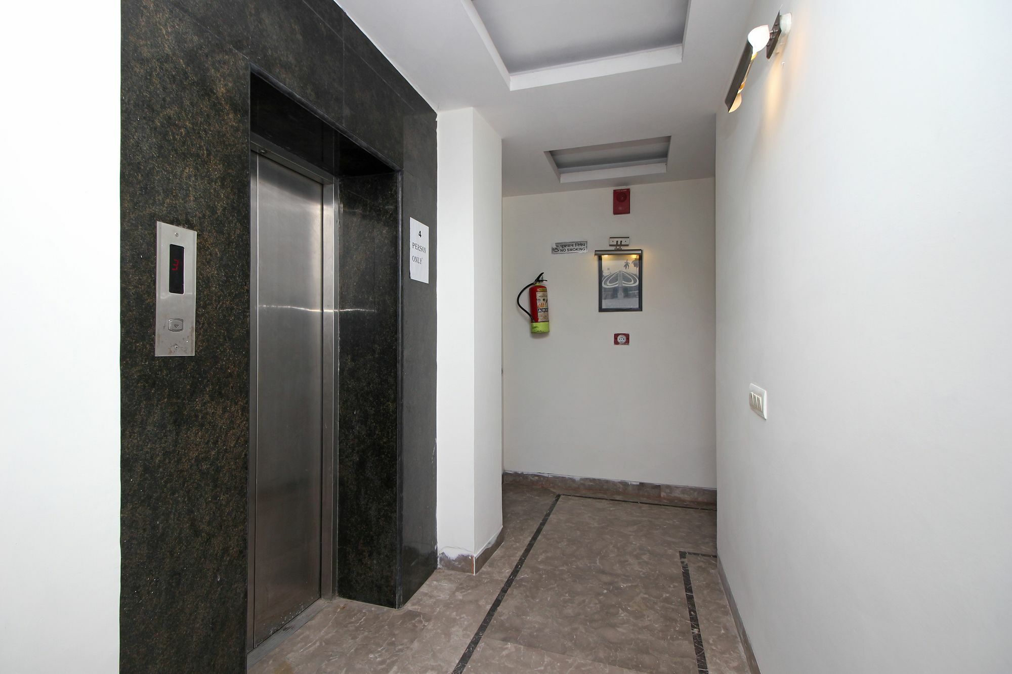 Oyo 9030 Hotel Delhi Airport Plaza Нью-Дели Экстерьер фото