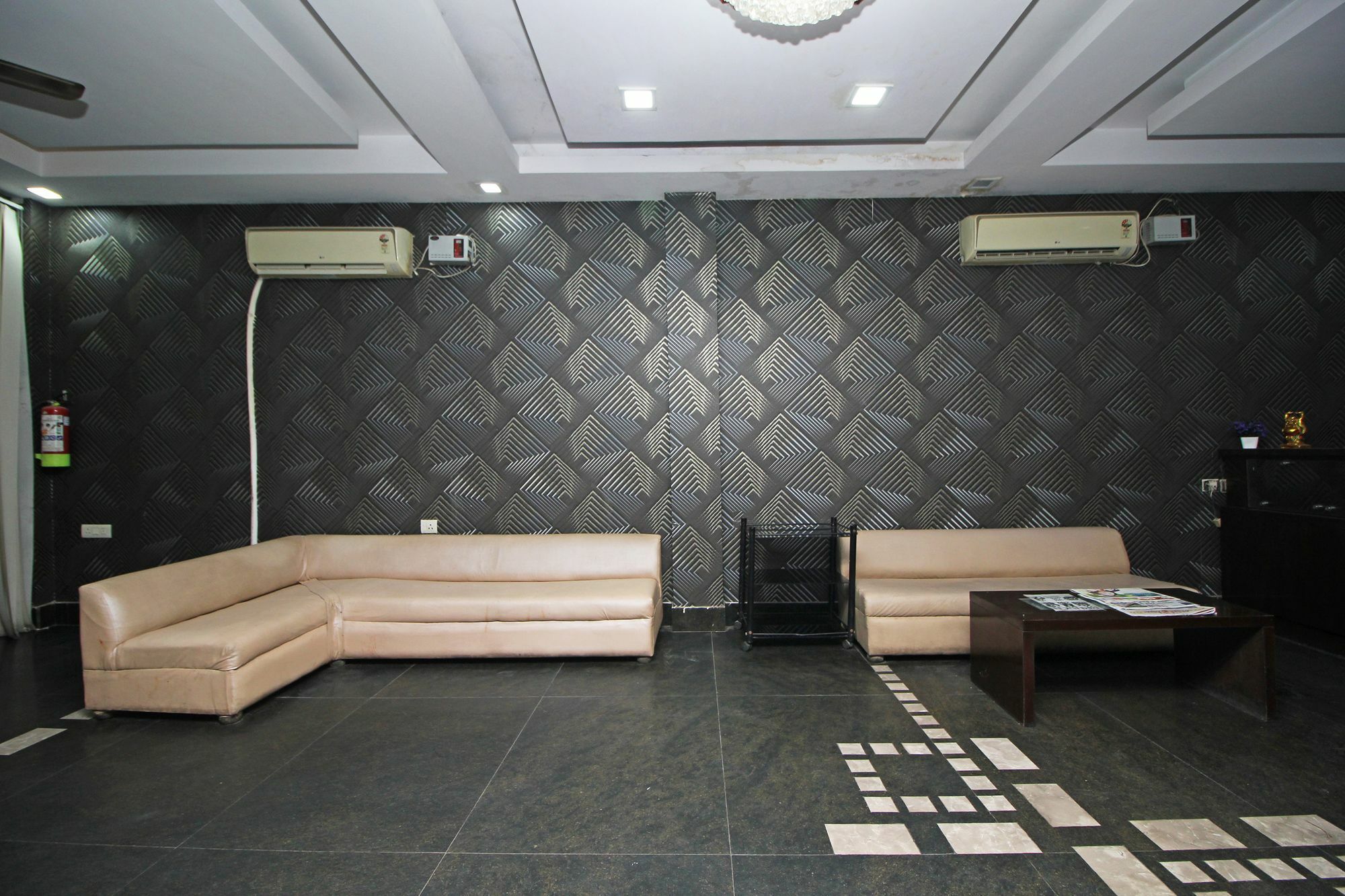 Oyo 9030 Hotel Delhi Airport Plaza Нью-Дели Экстерьер фото